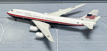 Load image into Gallery viewer, Gemini Jets 1/400 United States Air Force VC-25B Boeing 747-8 31000 Air Force One
