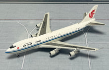 Load image into Gallery viewer, YY Wings 1/400 Air China Boeing 747-200 B-2450
