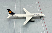 Load image into Gallery viewer, JC Wings 1/400 Lufthansa Airbus A300-600R D-AIAZ
