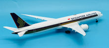 Load image into Gallery viewer, SQ Wings 1/200 Singapore Airlines Boeing 787-10 9V-SCN L2038
