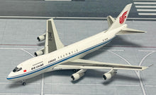 Load image into Gallery viewer, YY Wings 1/400 Air China Boeing 747-200 B-2448

