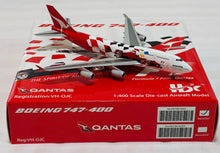 Load image into Gallery viewer, HX Models 1/400 Qantas Airways Boeing 747-400 VH-OJC 2000 Australian Grand Prix
