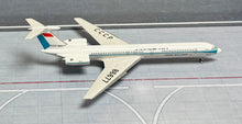 Load image into Gallery viewer, Phoenix 1/400 Aeroflot/JAL Ilyushin Il-62 CCCP-86677
