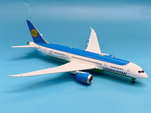 Load image into Gallery viewer, SQ Wings 1/200 Uzbekistan Airways Boeing 787-8 UK78706 L2035
