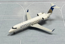 Load image into Gallery viewer, JC Wings 1/200 Continental Express Bombardier CRJ-200 N667BR
