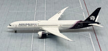 Load image into Gallery viewer, Phoenix Models 1/400 Aeromexico Boeing 787-9 N815AM
