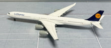Load image into Gallery viewer, YY Wings 1/400 Lufthansa Airbus A340-600 D-AIHZ
