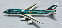 Load image into Gallery viewer, JC Wings 1/400 Cathay Pacific Boeing 747-400 Asia's World City B-HOY
