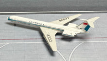 Load image into Gallery viewer, Phoenix 1/400 Aeroflot/JAL Ilyushin Il-62 CCCP-86677
