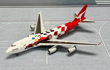 Load image into Gallery viewer, JC Wings 1/400 Qantas Boeing 747-400 Formula One VH-OJC
