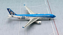 Load image into Gallery viewer, JC Wings 1/400 Aerolineas Argentinas Airbus A330-200 Football LV-FVH

