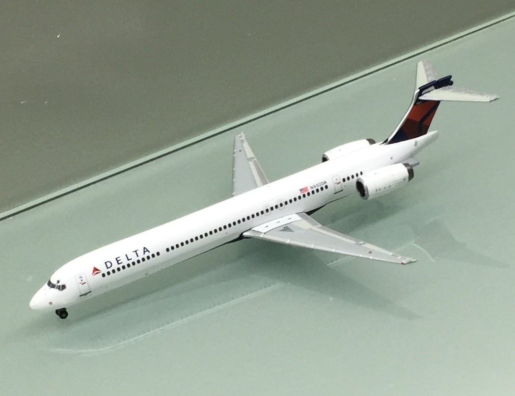 Gemini Jets 1/400 Delta Airlines McDonnell Douglas MD-90 N902DA