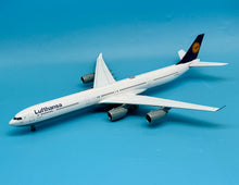 Load image into Gallery viewer, SQ Wings 1/200 Lufthansa Airbus A340-600 D-AIHX
