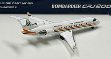Load image into Gallery viewer, Gemini Jets 1/400 Air Wisconsin Bombardier CRJ-200LR N471ZW

