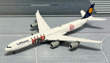 Load image into Gallery viewer, YY Wings 1/400 Lufthansa Airbus A340-600 D-AIHZ Bayern Munich flaps down
