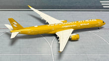Load image into Gallery viewer, YY Wings 1/400 Starlux Airlines Airbus A350-1000 B-58554 flaps down
