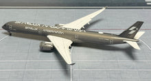 Load image into Gallery viewer, YY Wings 1/400 Starlux Airlines Airbus A350-1000 B-58553 flaps down
