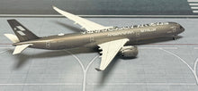 Load image into Gallery viewer, YY Wings 1/400 Starlux Airlines Airbus A350-1000 B-58553
