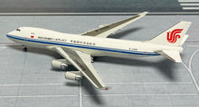 Load image into Gallery viewer, YY Wings 1/400 Air China Cargo Boeing 747-400F B-2409
