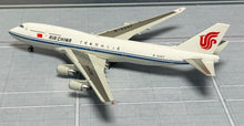 Load image into Gallery viewer, YY Wings 1/400 Air China Boeing 747-400 B-2447
