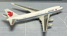 Load image into Gallery viewer, YY Wings 1/400 Air China Boeing 747-400 B-2447
