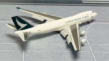 Load image into Gallery viewer, YY Wings 1/400 Cathay Pacific Boeing 747-400F B-LIA flaps down

