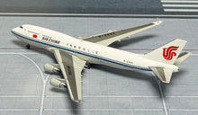 Load image into Gallery viewer, YY Wings 1/400 Air China Boeing 747-400 B-2445
