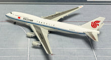 Load image into Gallery viewer, YY Wings 1/400 Air China Boeing 747-400 B-2472
