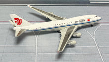 Load image into Gallery viewer, YY Wings 1/400 Air China Boeing 747-400 B-2472
