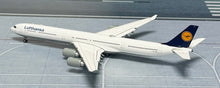 Load image into Gallery viewer, YY Wings 1/400 Lufthansa Airbus A340-600 D-AIHX flaps down
