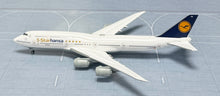 Load image into Gallery viewer, YY Wings 1/400 Lufthansa Boeing 747-8 5 Starhansa D-ABYM
