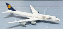 Load image into Gallery viewer, YY Wings 1/400 Lufthansa Boeing 747-8 5 Starhansa D-ABYM
