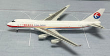 Load image into Gallery viewer, YY Wings 1/400 Air China Cargo Boeing 747-400F B-2428

