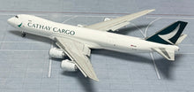 Load image into Gallery viewer, YY Wings 1/400 Cathay Pacific Boeing 747-8F B-LJN Flaps down
