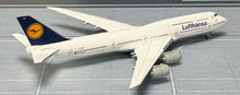 Load image into Gallery viewer, YY Wings 1/400 Lufthansa Boeing 747-8  D-ABYP
