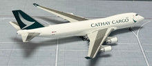 Load image into Gallery viewer, YY Wings 1/400 Cathay Pacific Boeing 747-400F B-LID
