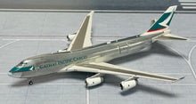 Load image into Gallery viewer, YY Wings 1/400 Cathay Pacific Boeing 747-400 Polished B-HUP Interactive
