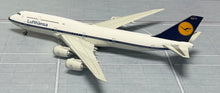 Load image into Gallery viewer, YY Wings 1/400 Lufthansa Boeing 747-8  D-ABYT
