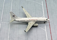 Load image into Gallery viewer, Gemini Jets 1/400 Royal Australian Air Force Boeing 737-700BBJ A36-001 GMRAA133
