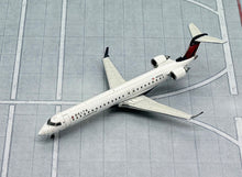 Load image into Gallery viewer, Gemini Jets 1/400 Delta Connection SkyWest Airlines Bombardier CRJ900LR N800SK

