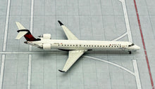 Load image into Gallery viewer, Gemini Jets 1/400 Delta Connection SkyWest Airlines Bombardier CRJ900LR N800SK
