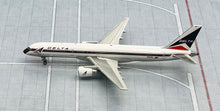 Load image into Gallery viewer, Gemini Jets 1/400 Delta Air Lines Boeing 757-200 N607DL
