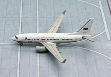 Load image into Gallery viewer, Gemini Jets 1/400 Royal Australian Air Force Boeing 737-700BBJ A36-002 GMRAA134
