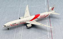 Load image into Gallery viewer, Phoenix 1/400 Air China Boeing 777-300ER B-2036 Smiling China
