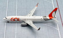 Load image into Gallery viewer, JC Wings 1/400 GOL Linhas Aereas Boeing 737-800 PR-GUQ

