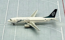 Load image into Gallery viewer, JC Wings 1/400 Air New Zealand Boeing 737-300 ZK-NGD
