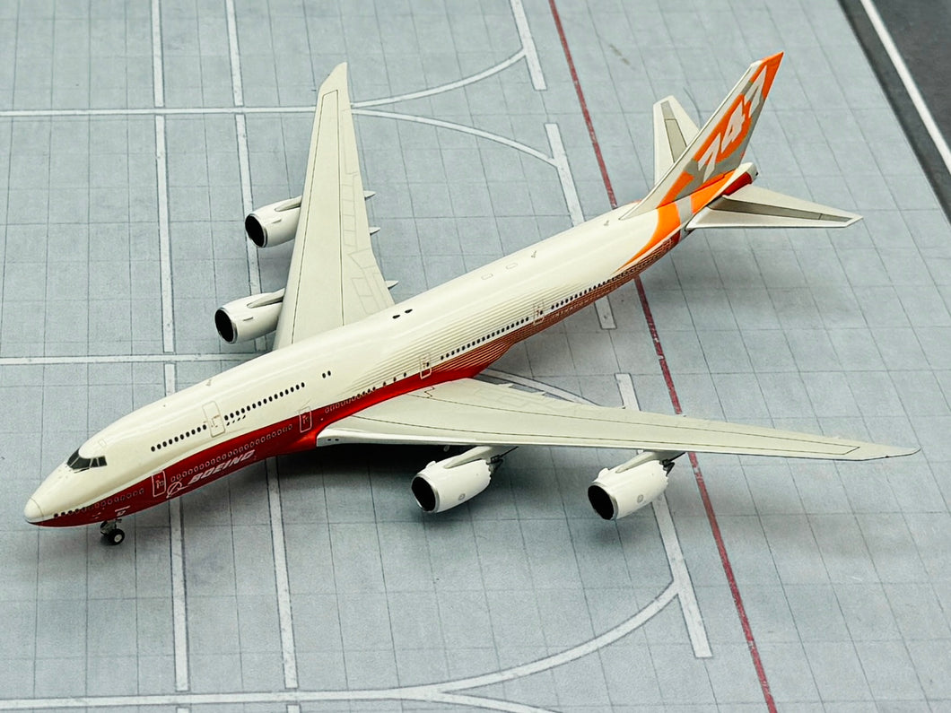 JC Wings 1/400 Boeing Company House Colour 747-8i Sunrise N6067E