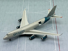 Load image into Gallery viewer, JC Wings 1/400 Sky Gates Airlines Boeing 747-400F Interactive Series VP-BCH
