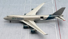 Load image into Gallery viewer, JC Wings 1/400 Sky Gates Airlines Boeing 747-400F Interactive Series VP-BCH
