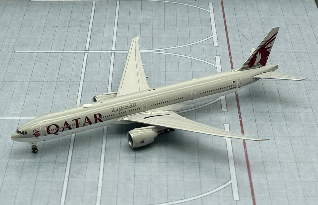 JC Wings 1/400 Qatar Airways Boeing 777-300ER 25 years of excellence A7-BEE